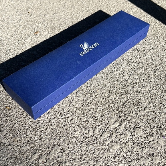 Authentic Swarovski tennis bracelet with certificate - Picture 12 of 15